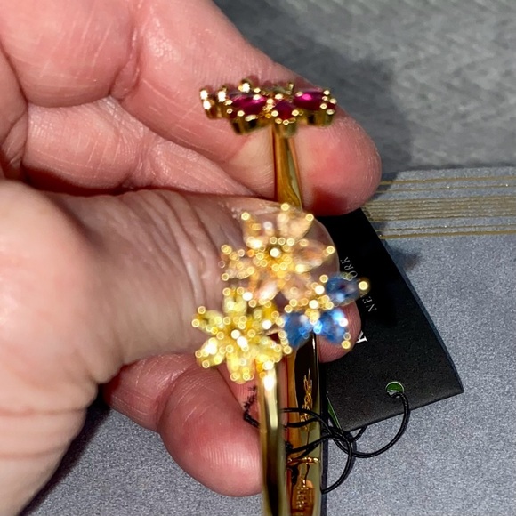 Kate Spade NWT Gold First Bloom Open Hinge Cuff Bracelet Accented W/ Flowers - Picture 13 of 15